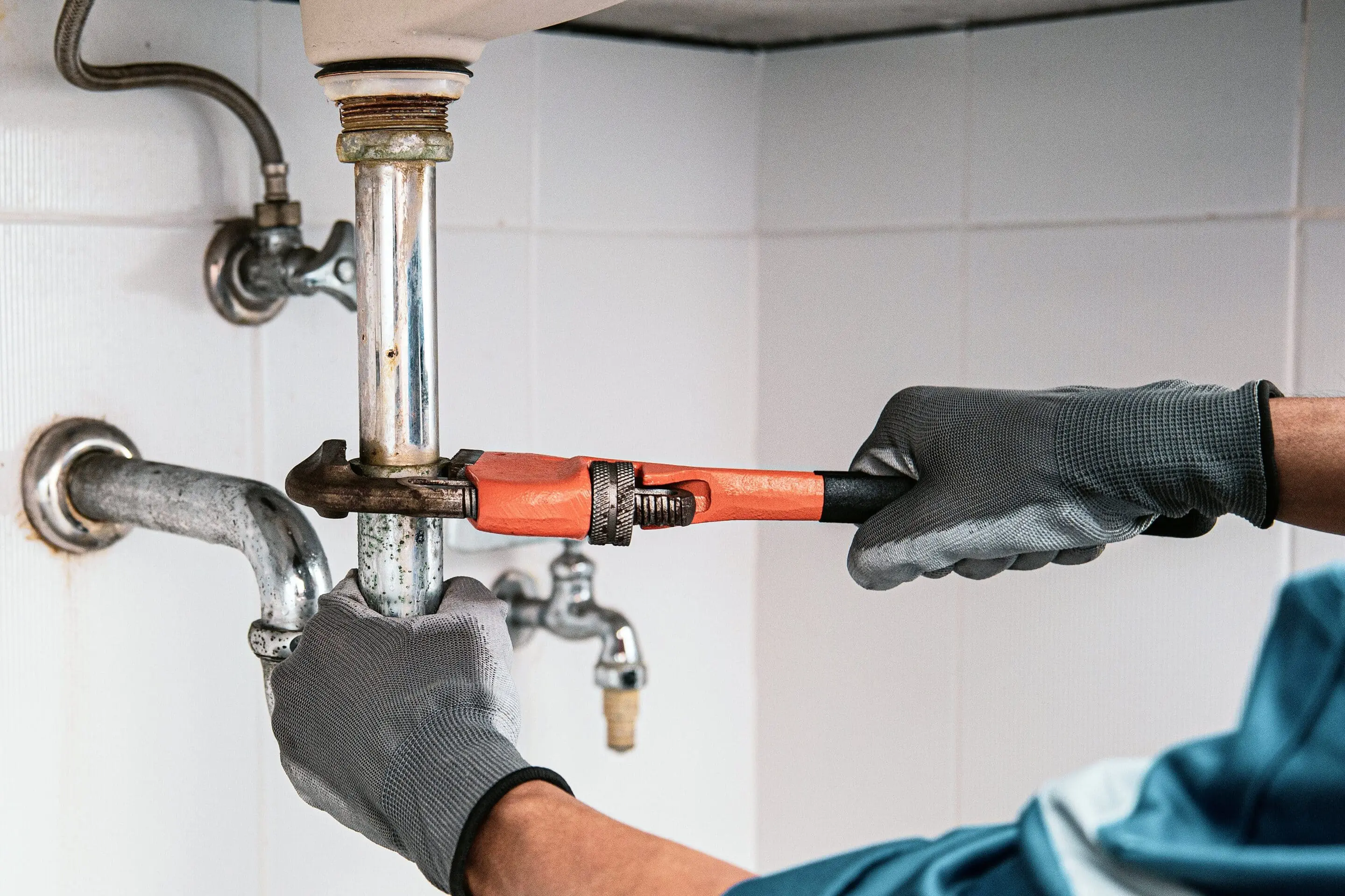 bigstock-Technician-Plumber-Using-A-Wre-452580409 (1)-min